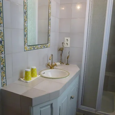 Charonne 2 Bed & Breakfast Parijs